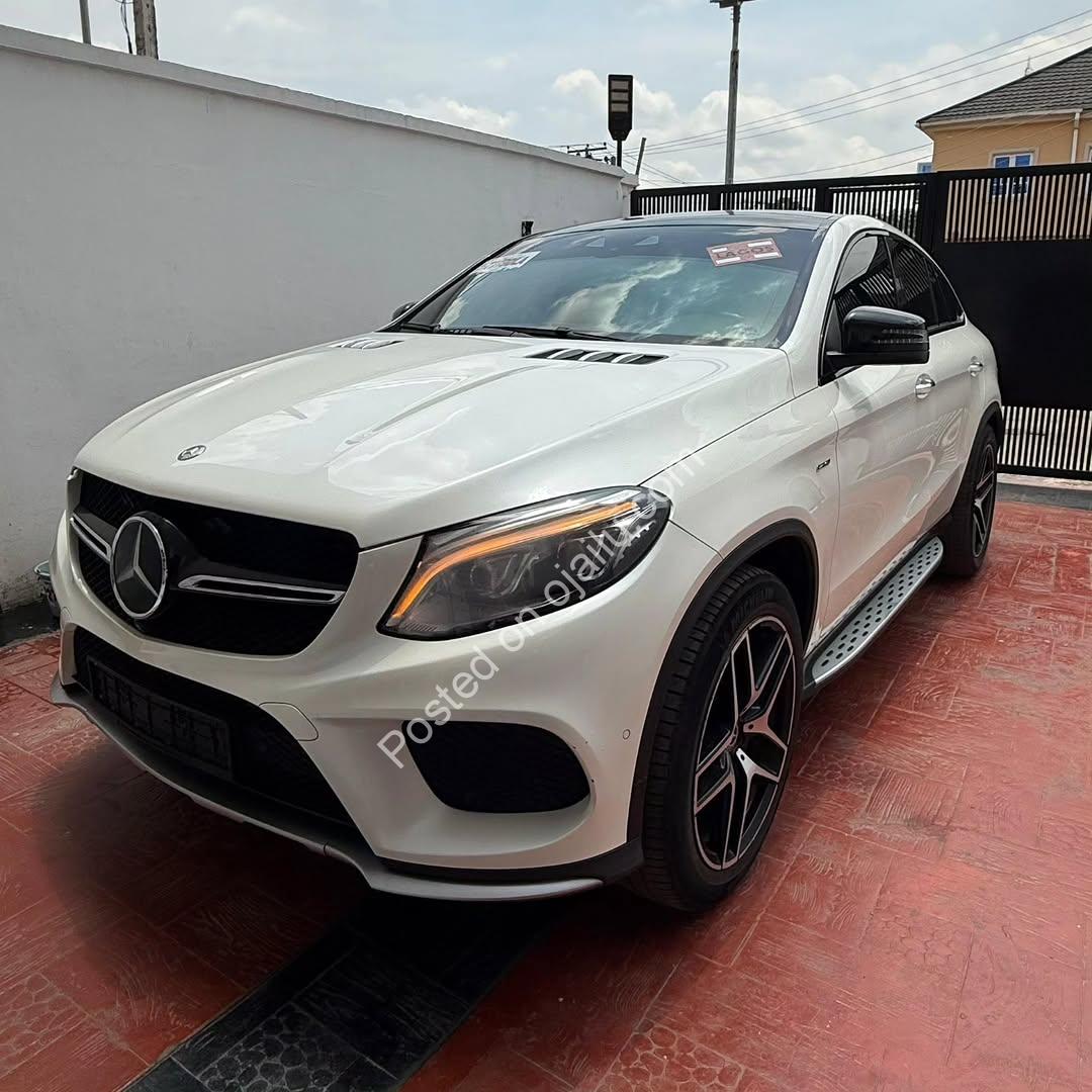 “2017 MERCEDES GLE 43: IMMACULATE FULL OPTIONS – DRIVE LUXURY!”