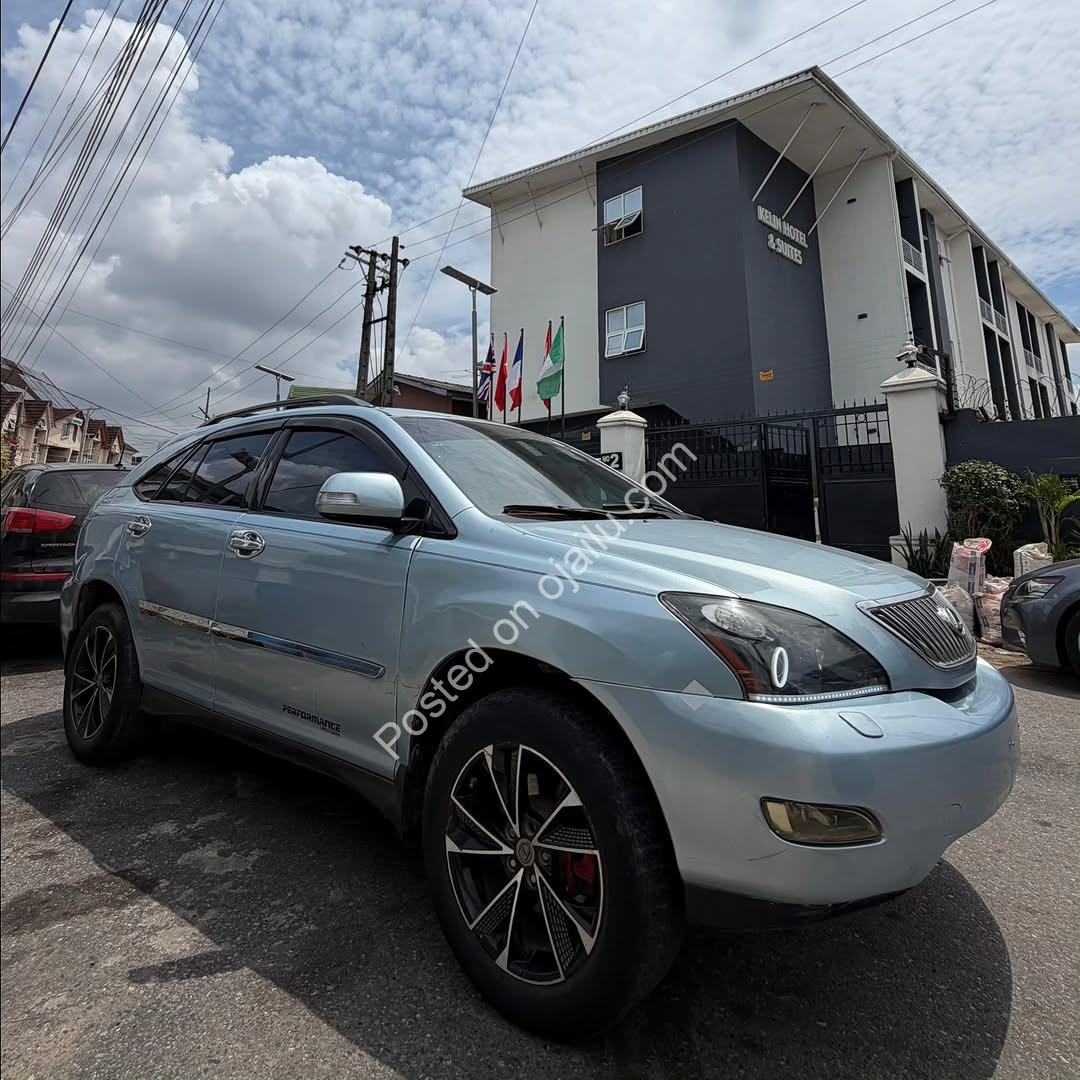 Own Lexus Luxury for Just 8.6M – Spotless RX330!