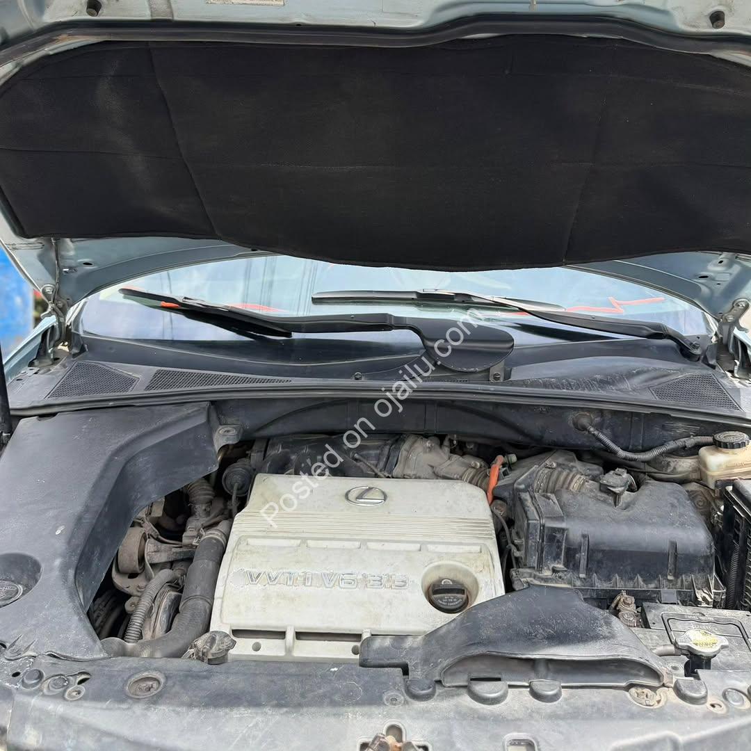 Own Lexus Luxury for Just 8.6M – Spotless RX330!
