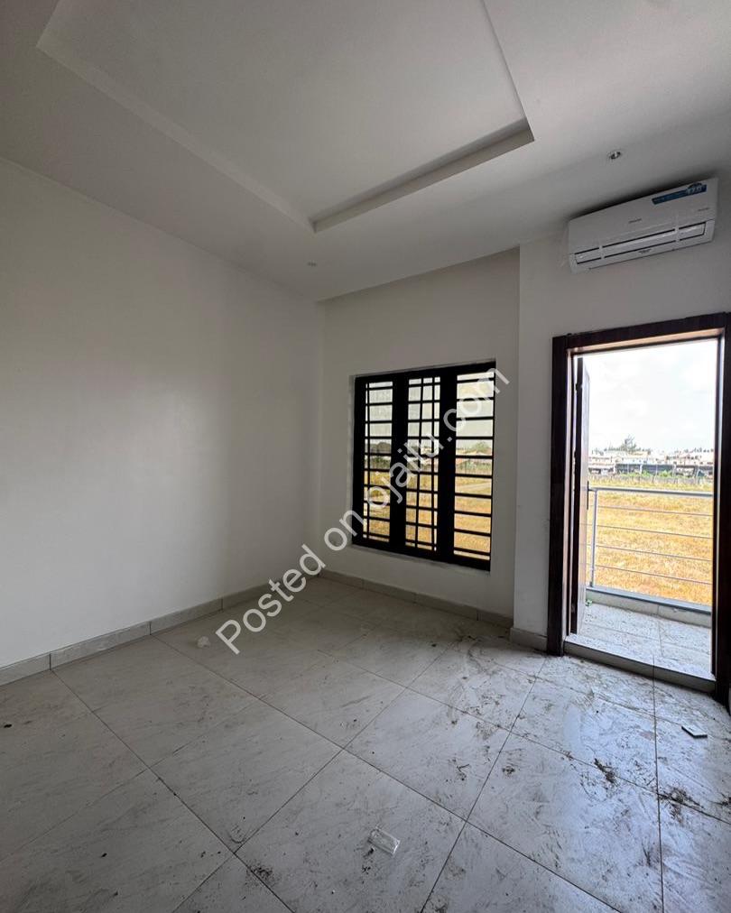 Spacious 3-Bed Lekki Home – Prime Orchid Road!
