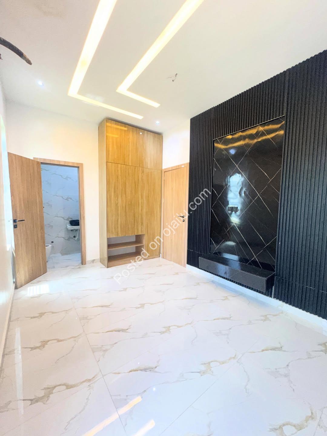 5-Bed Duplex in Ajah: Pool & Premium Finishes