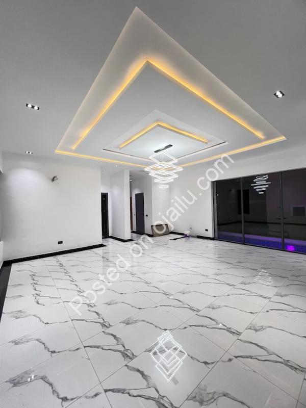 Orchid’s Finest: 5-Bed Smart Home with Cinema & Pool