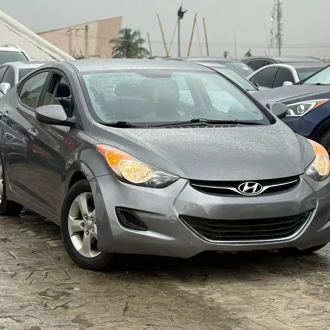 Clean Hyundai Elantra: Accident-Free & Ready for 2026!