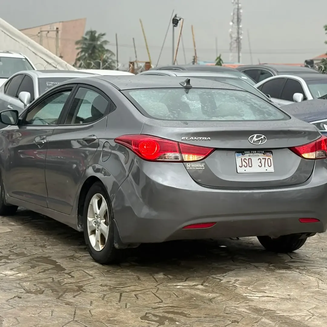 Clean Hyundai Elantra: Accident-Free & Ready for 2026!
