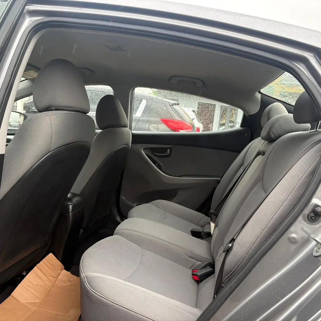 Clean Hyundai Elantra: Accident-Free & Ready for 2026!