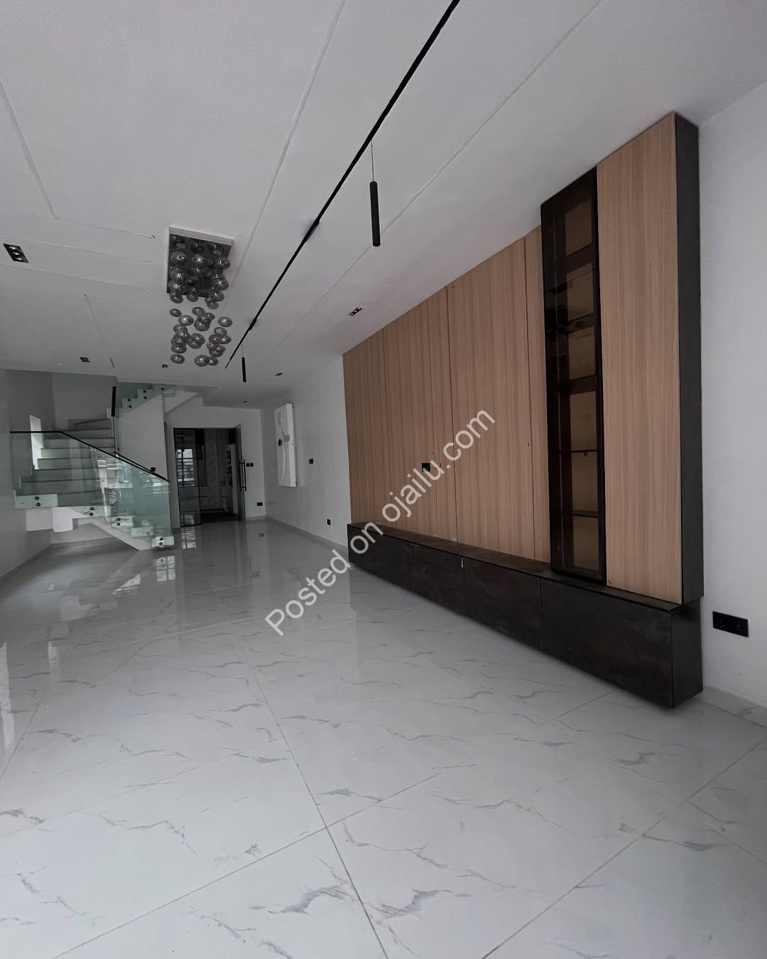 Sun-Soaked 5-Bed Duplex in VGC – N350M