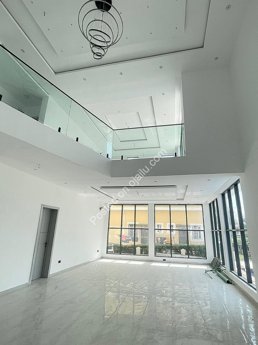 600sqm Corner-Piece: Cinema, Rooftop Terrace & Pool in Chevron