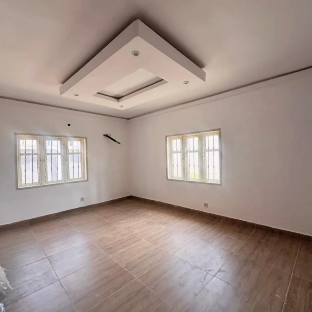 Chevron Drive Stunner: 3 Ensuites, Newly Renovated