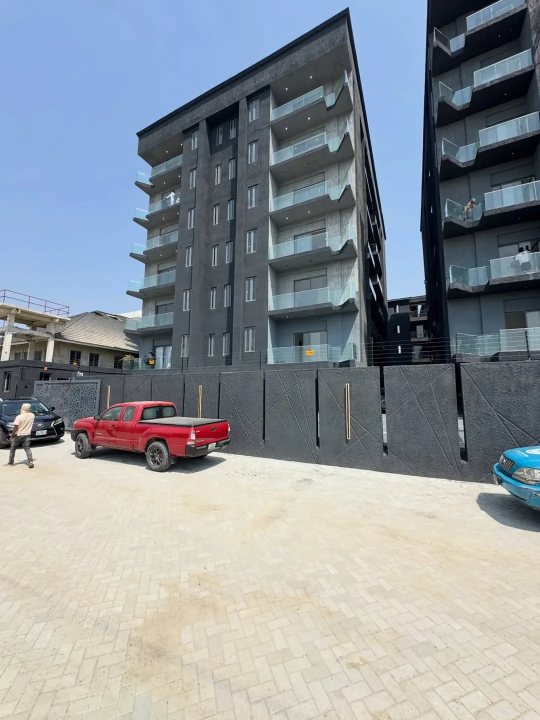 Ikate Elegance: New 2 & 3 Bed with Pool & Elevator