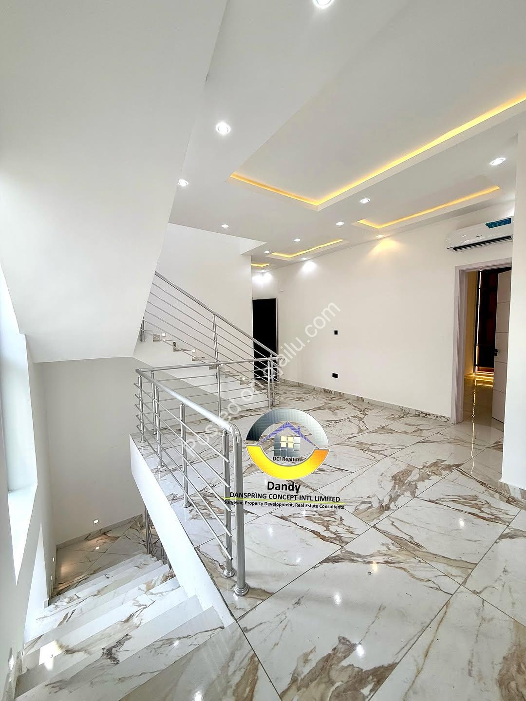 Experience Ocean-View Luxury: 6-Bed Duplex with Cinema & Rooftop Terrace
