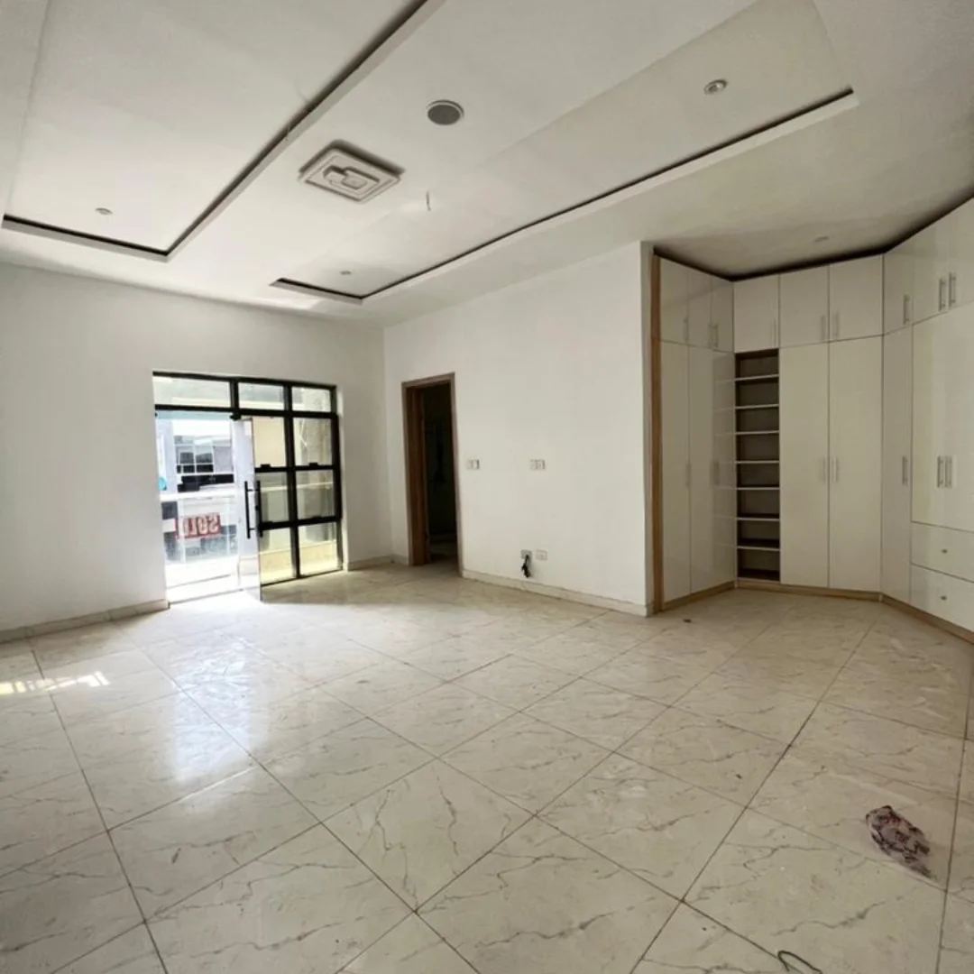 Orchid Oasis: 4-Bed Semi-Detached with BQ for 10M