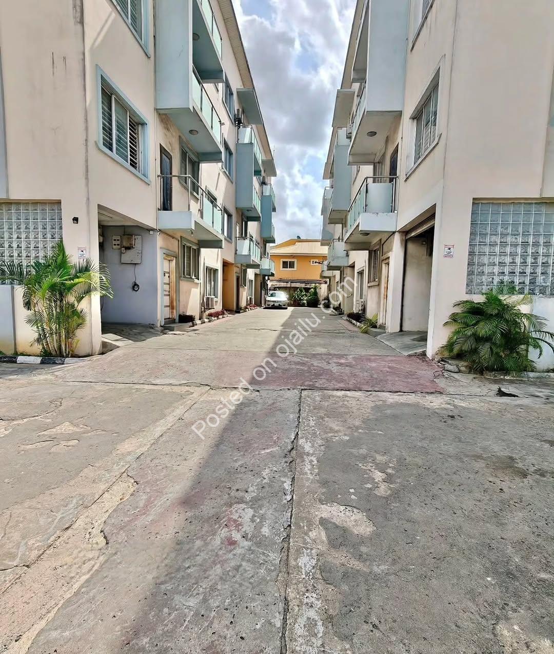 Spacious 5-Bed Duplex with BQ in Opebi: N330M