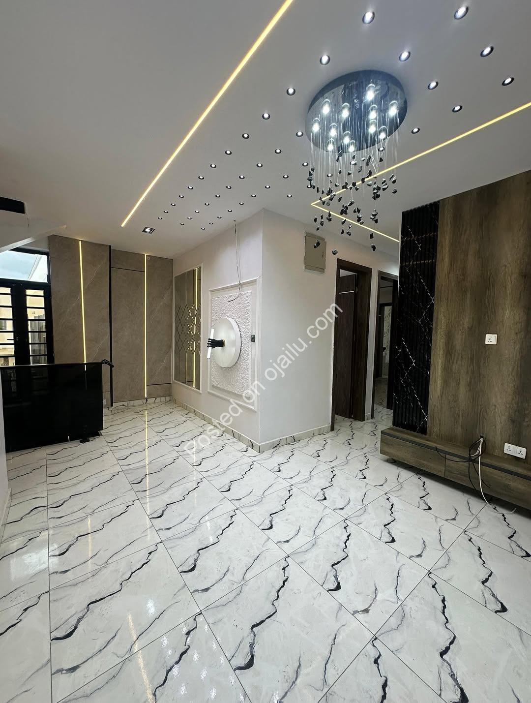 Smart Home Sanctuary: 5-Bed Ikota Gem