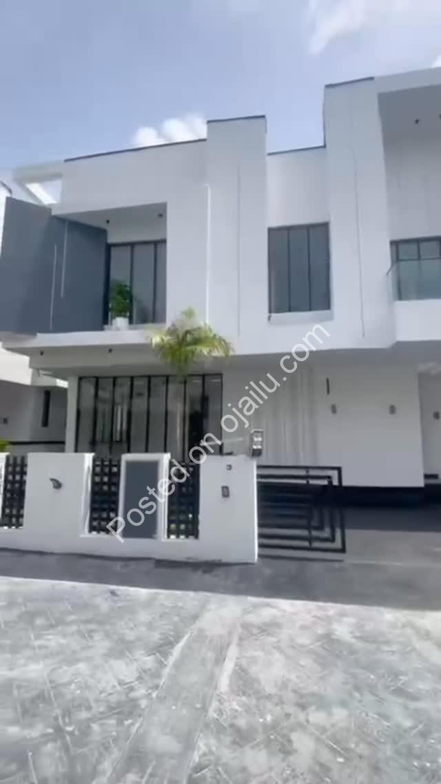 Move-In Ready: 5BR Duplex + BQ in Serene Lekki Estate