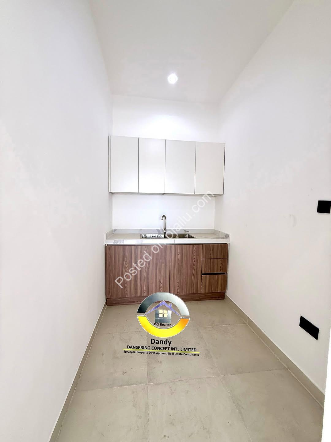 Experience Ocean-View Luxury: 6-Bed Duplex with Cinema & Rooftop Terrace