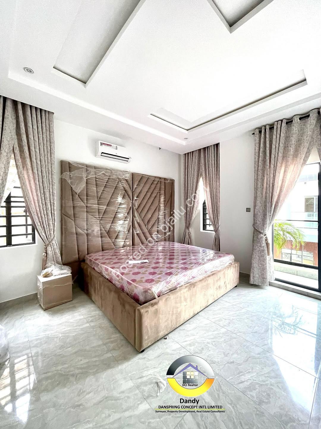 Modern 3BR Duplex with Bluetooth Sound System