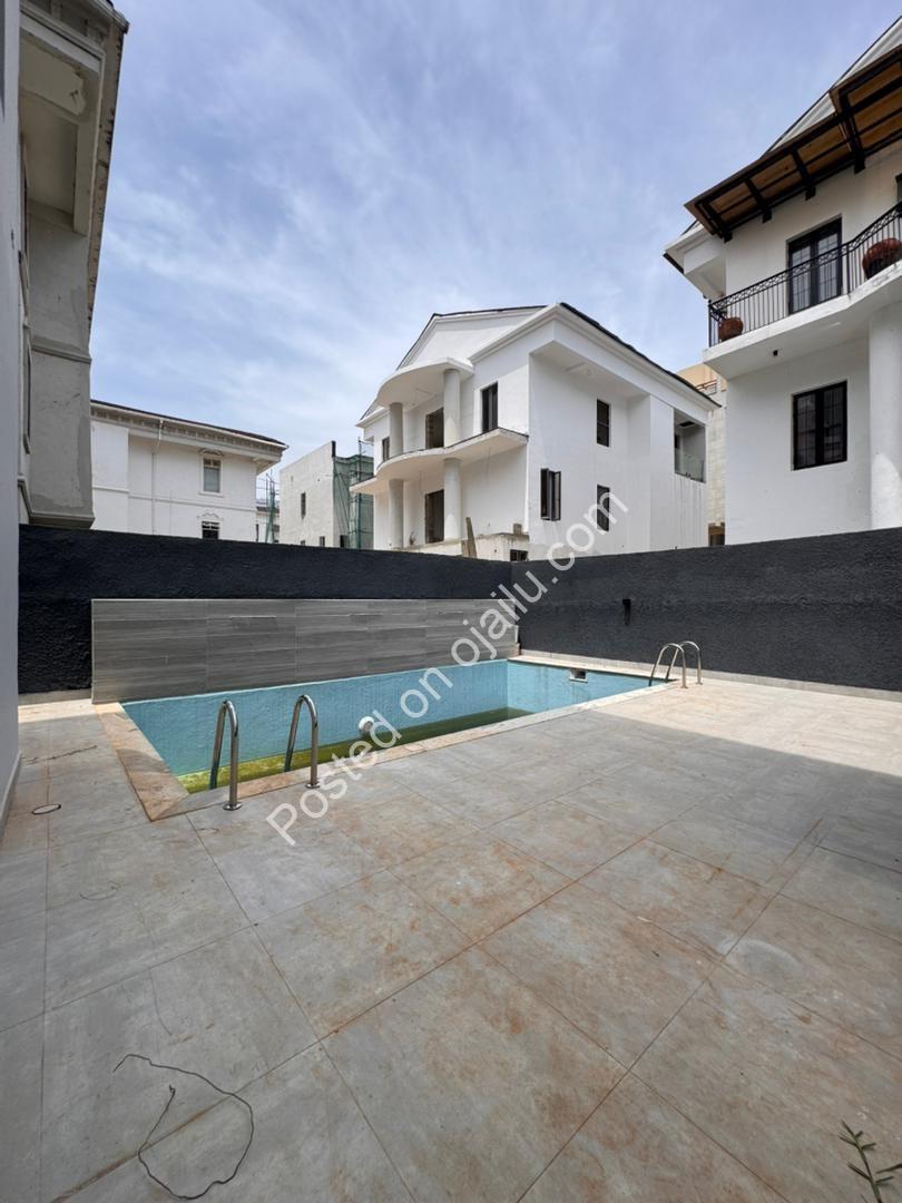 Private Elevator & Rooftop Luxury Await in Banana Island