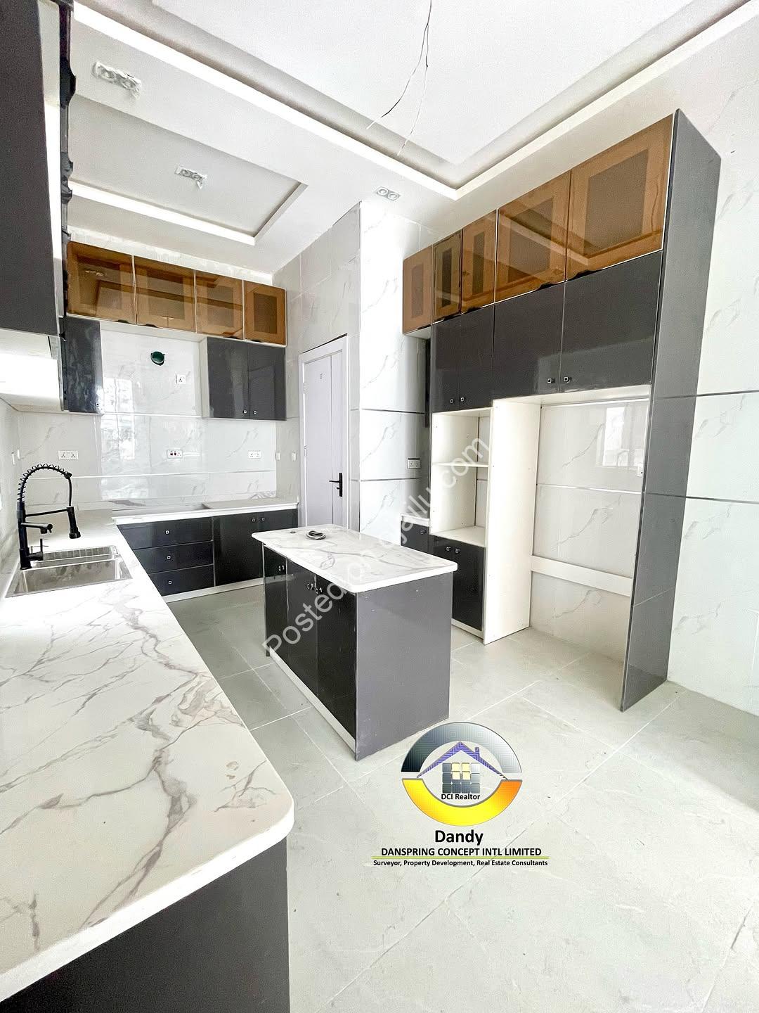 Modern 4-Bed Duplex with Pool in Chevron