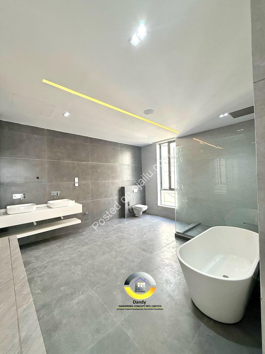Ikoyi Smart Duplex: Pool, Cinema & Rooftop Terrace