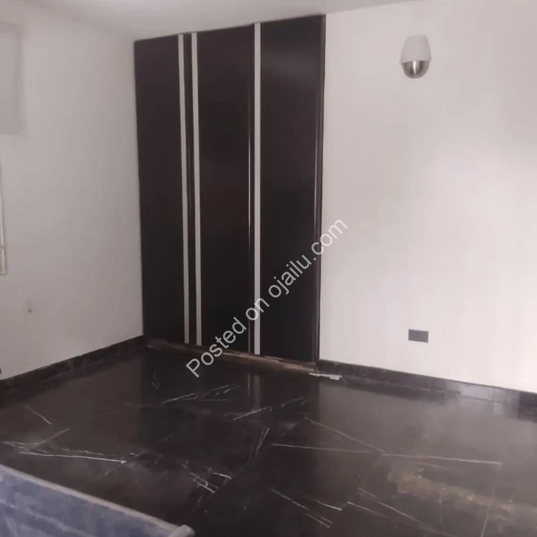 Serenity Meets Status: Your 2-Bed Oasis in Banana Island