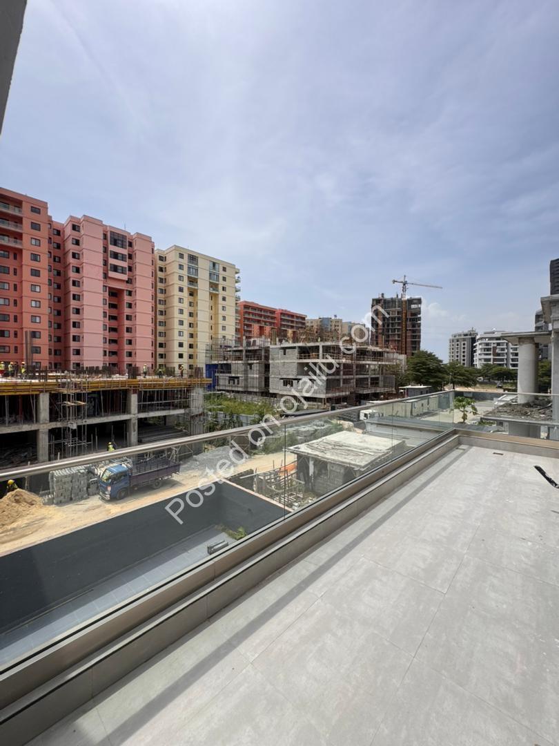 Private Elevator & Rooftop Luxury Await in Banana Island