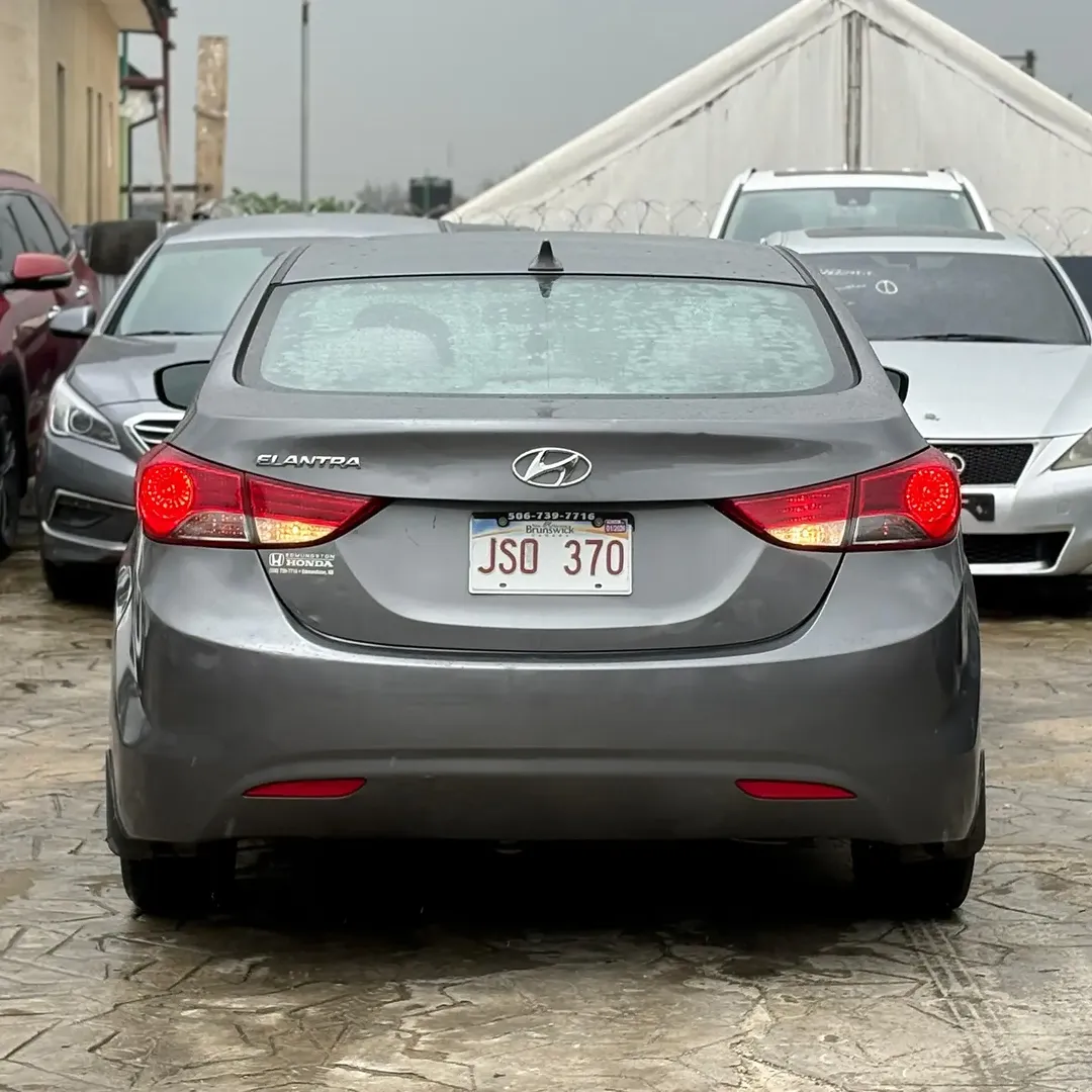 Clean Hyundai Elantra: Accident-Free & Ready for 2026!