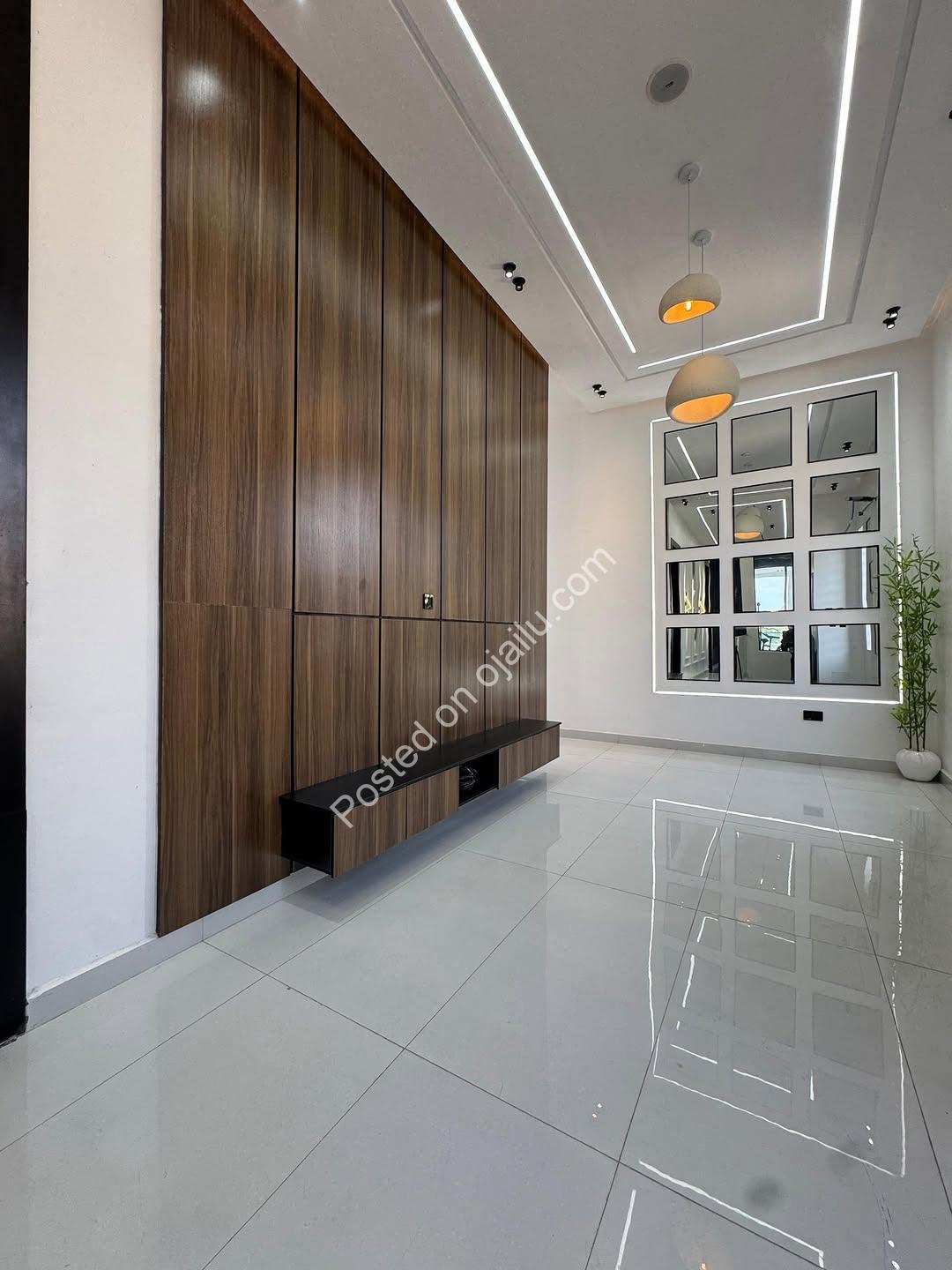 Lekki’s Ultimate 5-Bed Duplex with Pool & Gym
