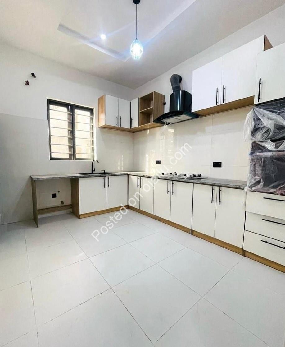 Contemporary 3-Bed Terrace in Prime Ajah Gated Estate