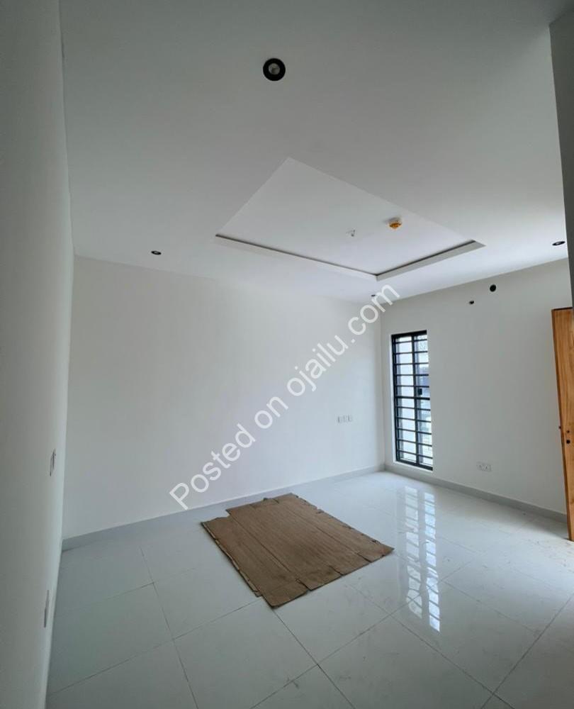 4-Bed Detached Duplex: Move-In Ready Perfection