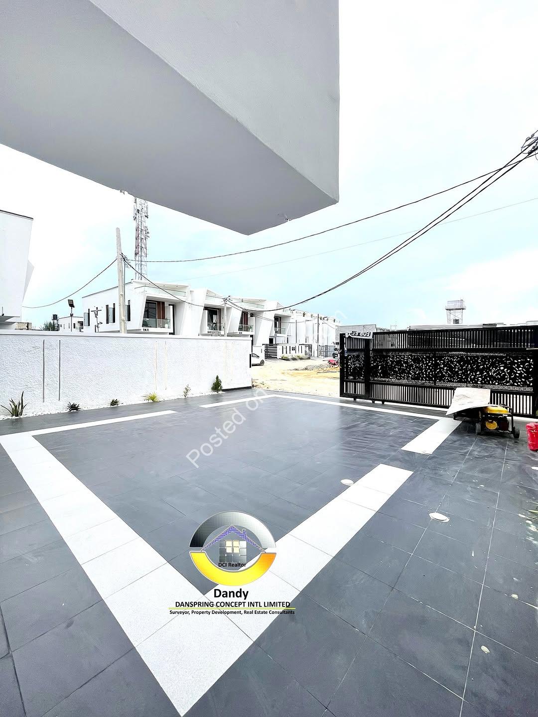 Ikota Showstopper: 5BR Duplex, Pool & Gym