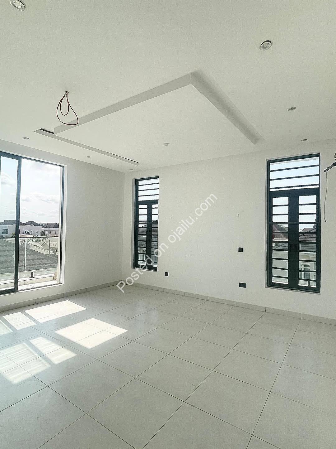 600sqm Corner-Piece: Cinema, Rooftop Terrace & Pool in Chevron