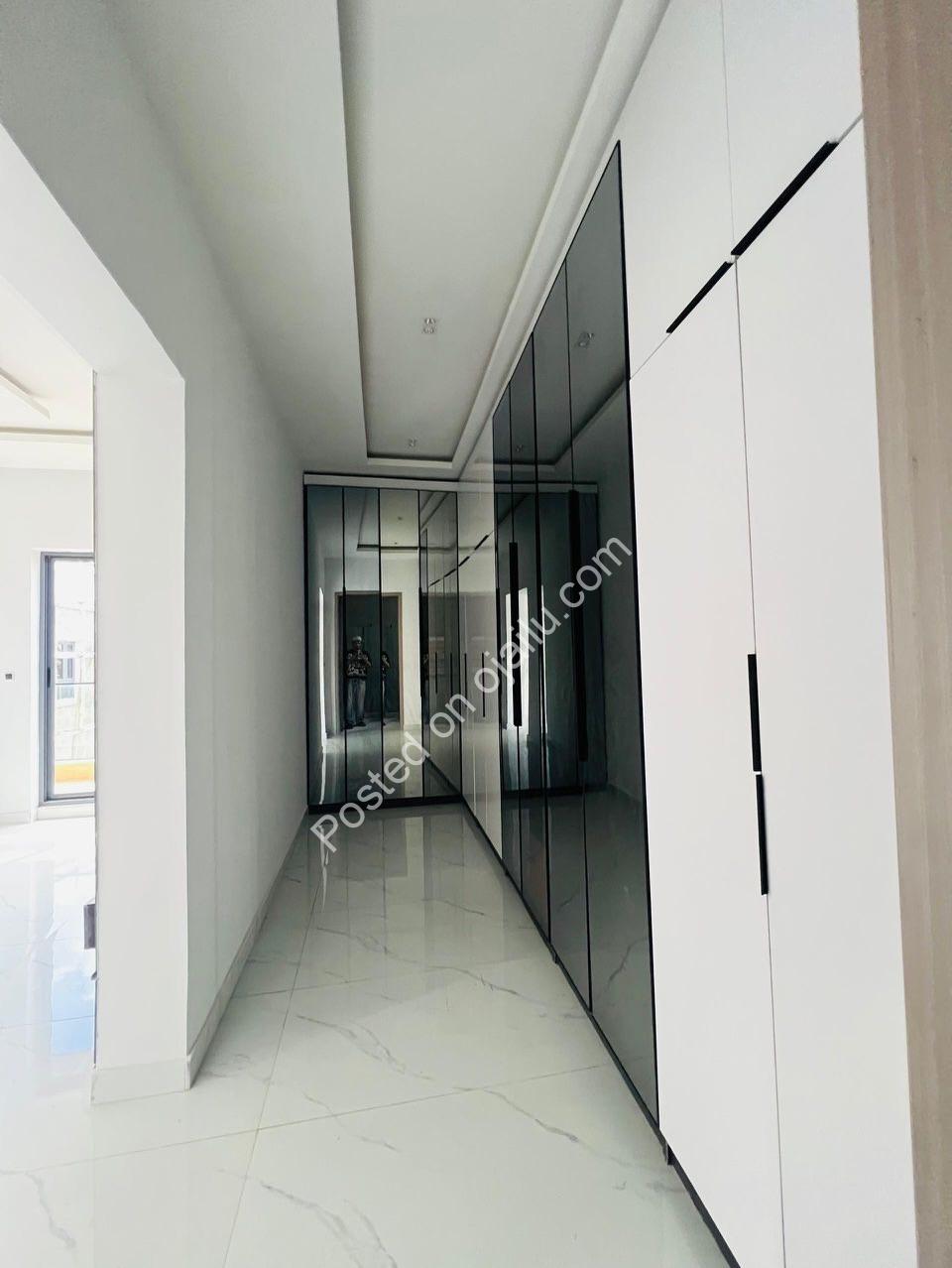 Elite 5-Bed Duplex with BQ in Secure Lekki Estate