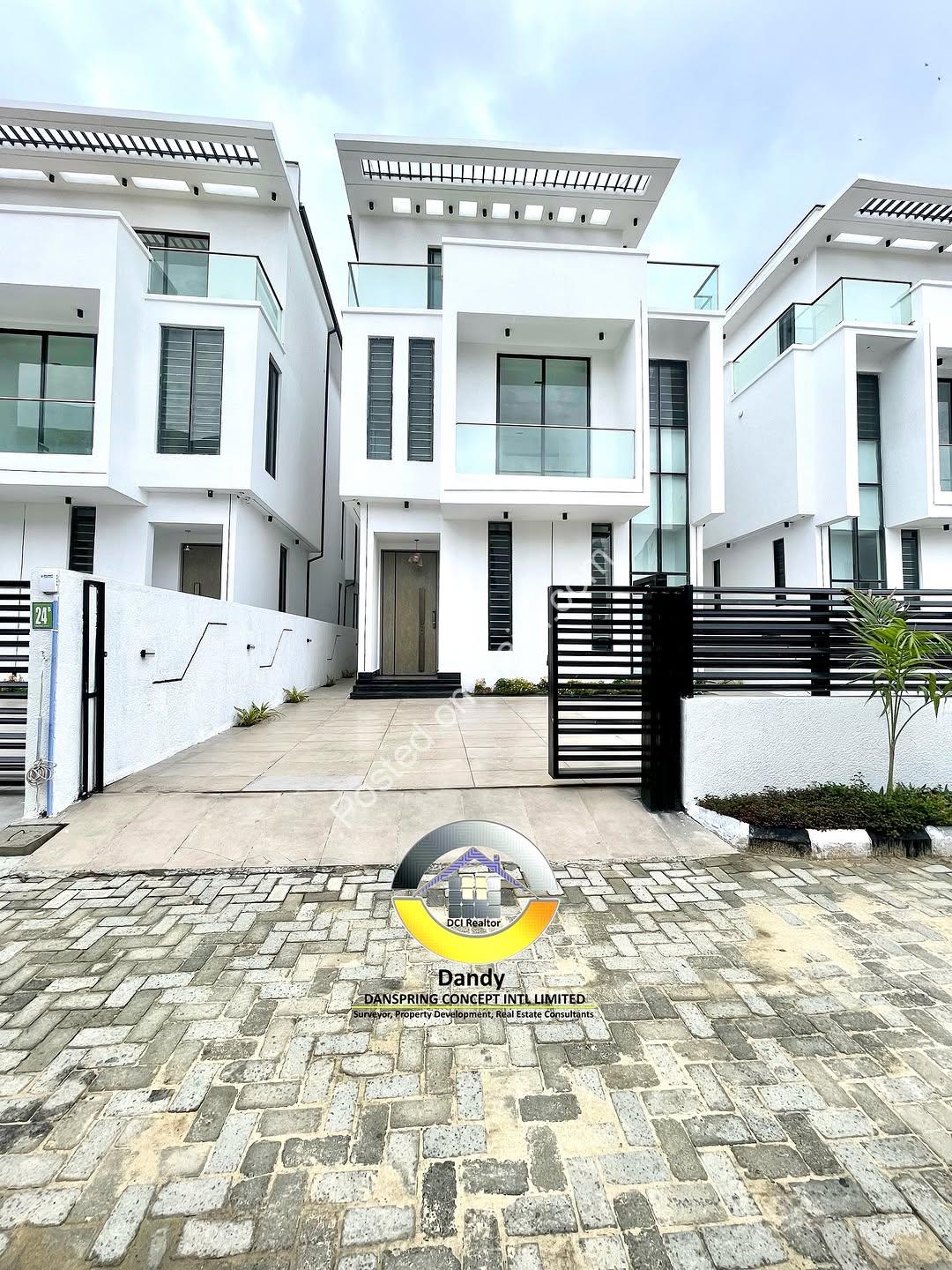 Cinema, Gym & Pool: Your Private Resort in Chevron
