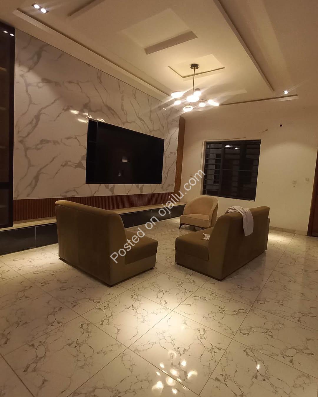 Experience Elegance: 4BR Terrace Duplex in VGC