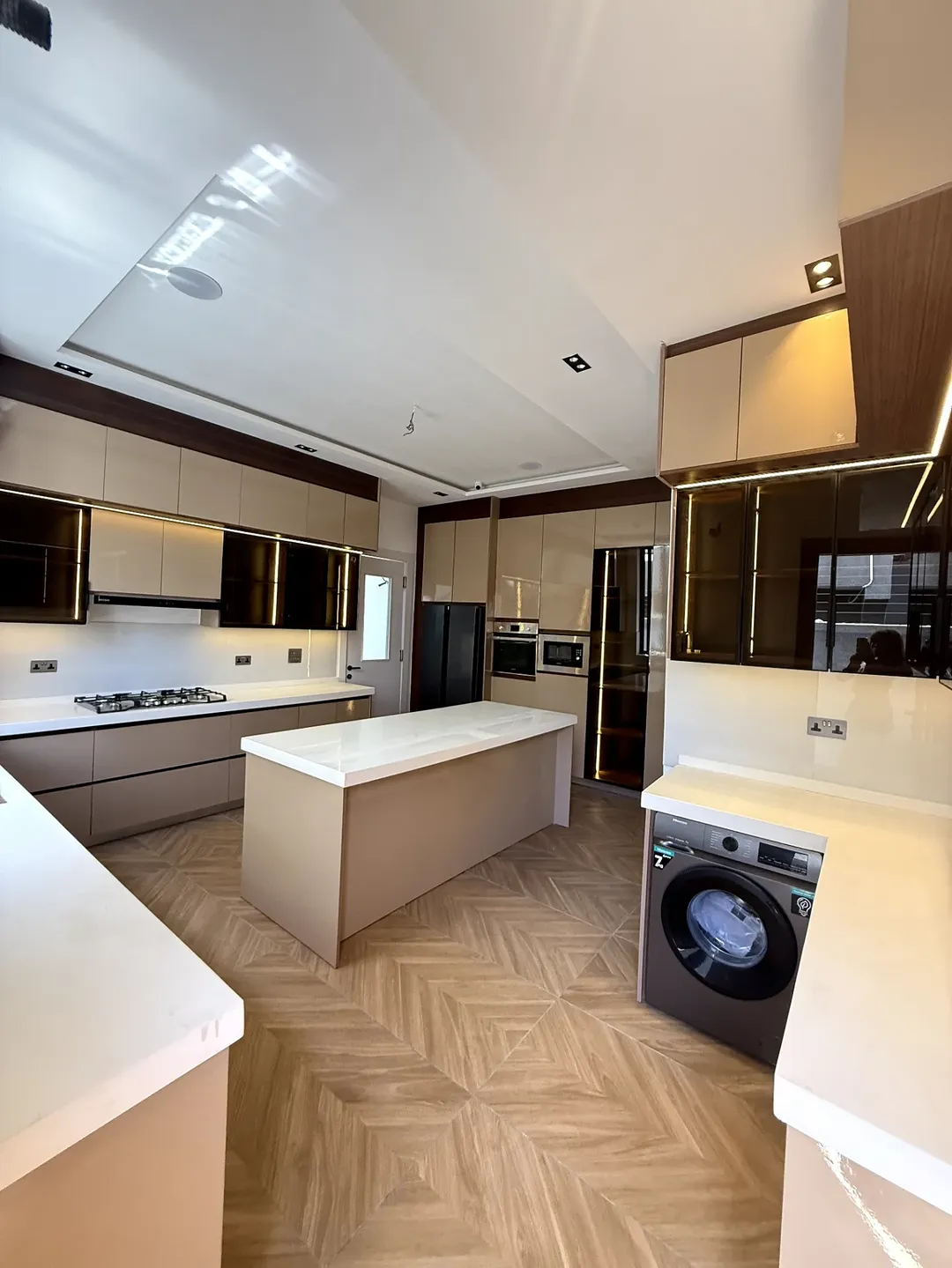 NEW! 5BR Lekki Phase 1 Mansion with Pool, Cinema & Gym