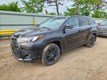 2019 Toyota Highlander SE: Unleash V6 Power & Luxury