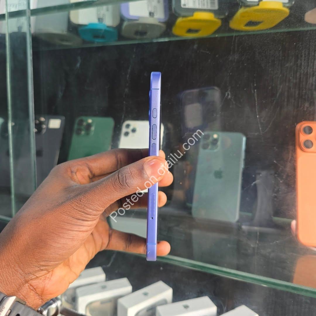 Premium iPhone 16: 128GB Blue, 97% Battery, Free Gifts!