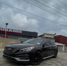 2017 Hyundai Sonata Limited: Sunroof