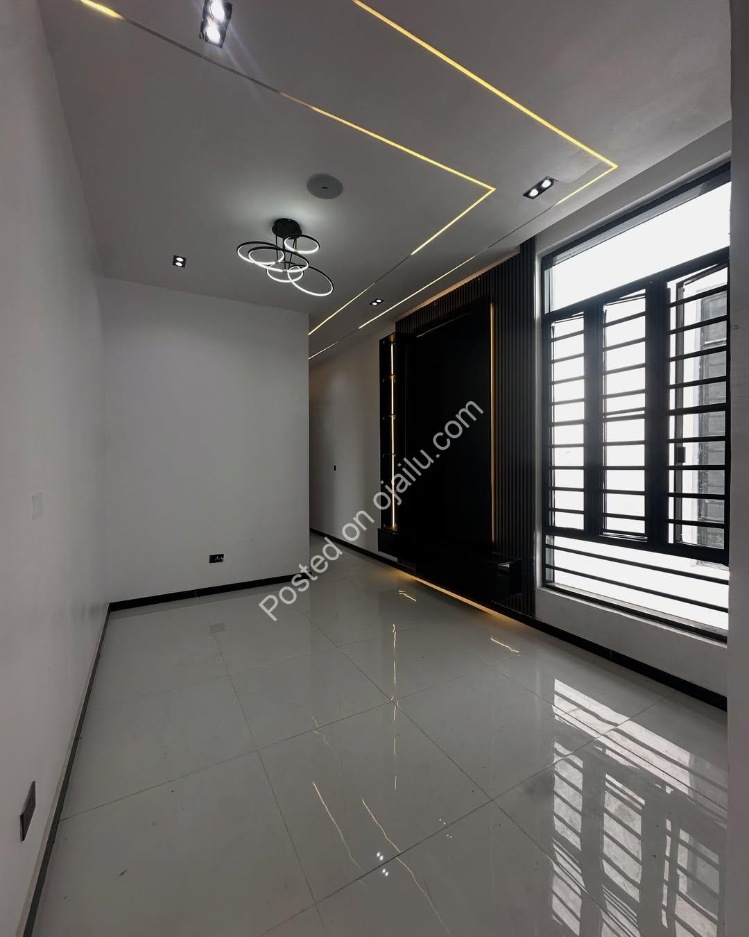6-Ensuite Duplex in Orchid: Pool, Gym & Governors Consent