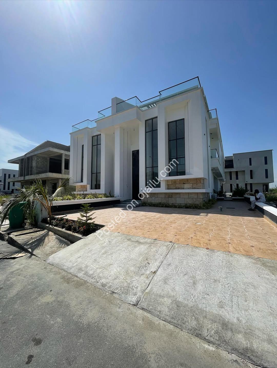 Elevator, Cinema & Pool in Lekki’s Finest