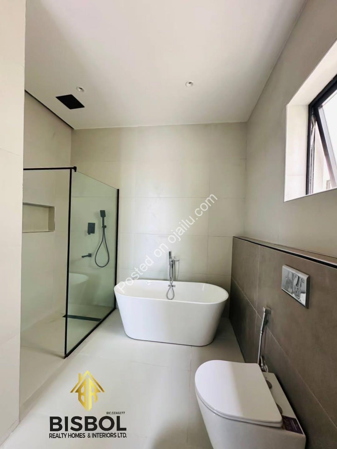 Move-In Ready 5-Bed Duplex with Pool & Gym