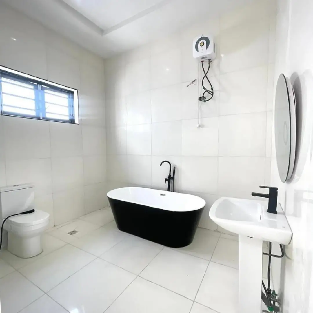 4-Bed Semi-Detached Duplex with Solar in Palm City