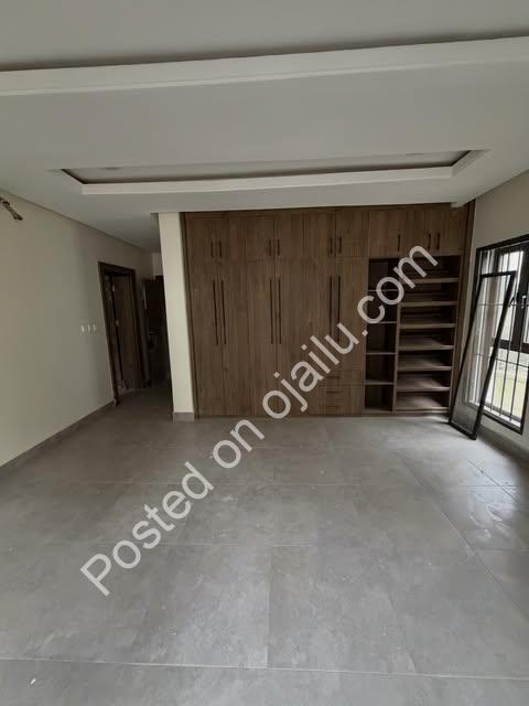 En-suite 4BR Terrace in Prime Guzape | 700M