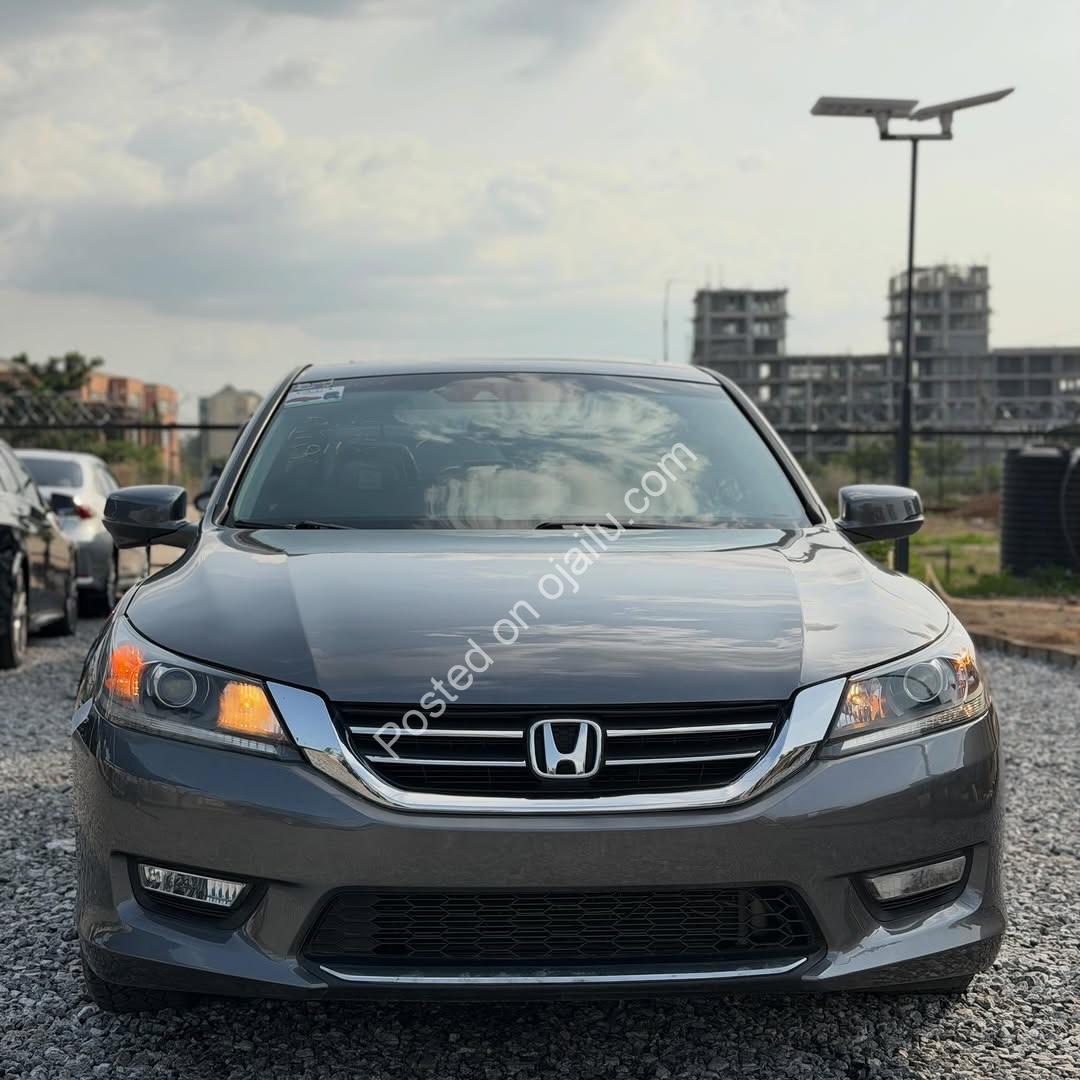 2014 Honda Accord V6 – Power, Luxury & Pristine Papers