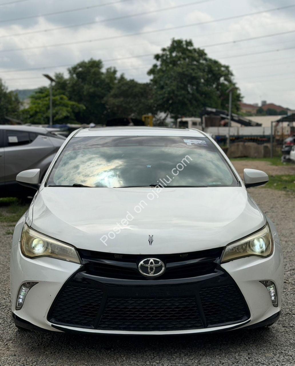 2016 Toyota Camry SE: Loaded & Mint – 12.3M