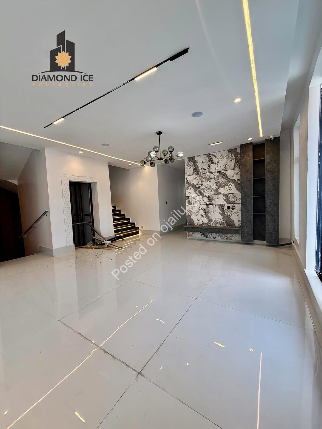 Elite Smart Home: 5-Bed VGC Duplex with Cinema & Pool