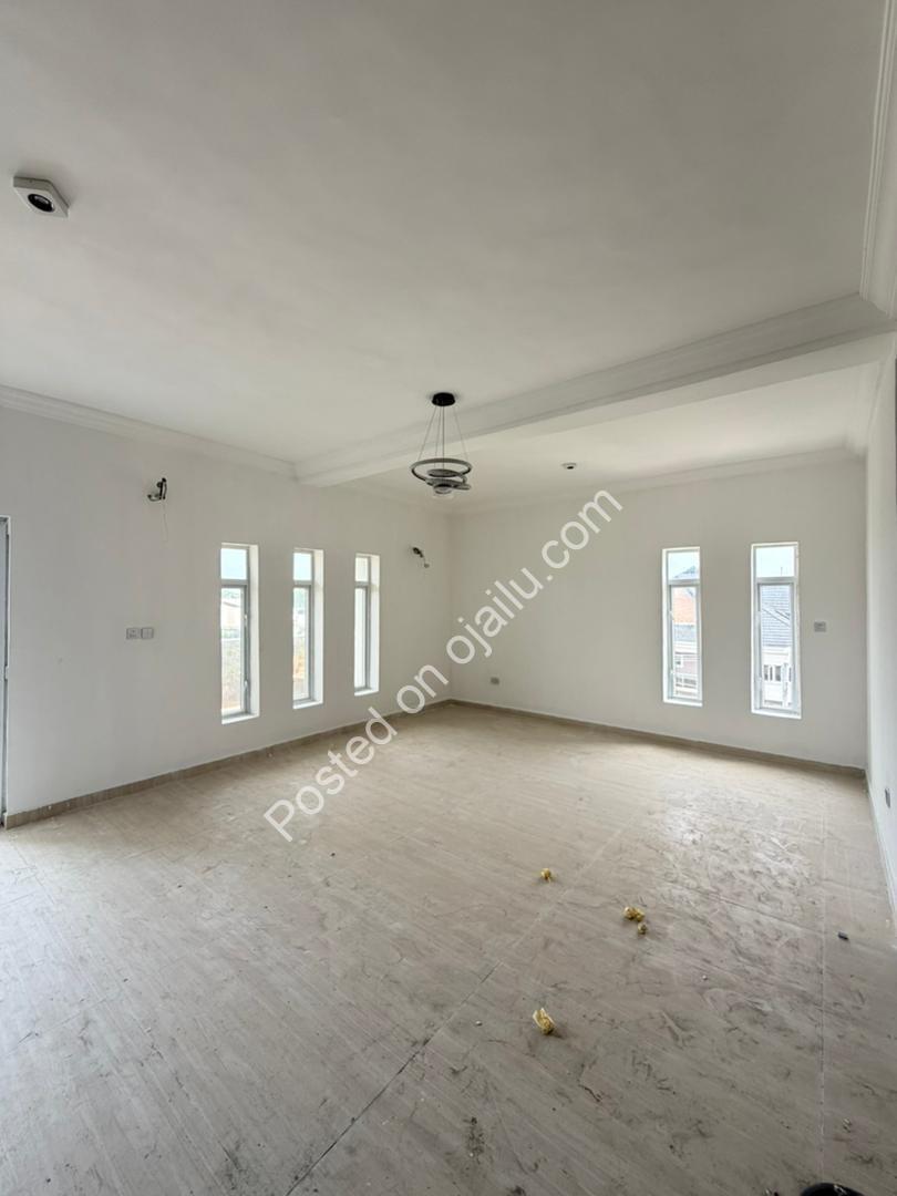 Elite 2 & 3-Bed Maisonettes in Lekki Phase 1 – C of O