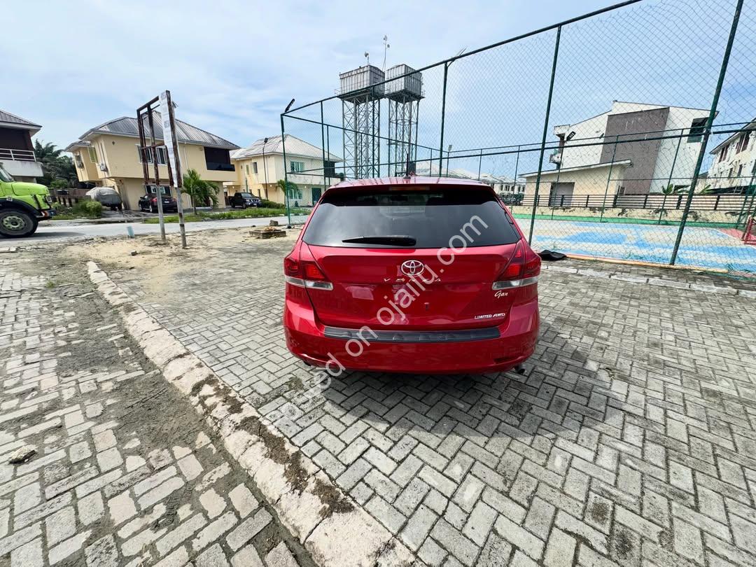 2014 Toyota VENZA Limited – Premium Panoramic Cruiser