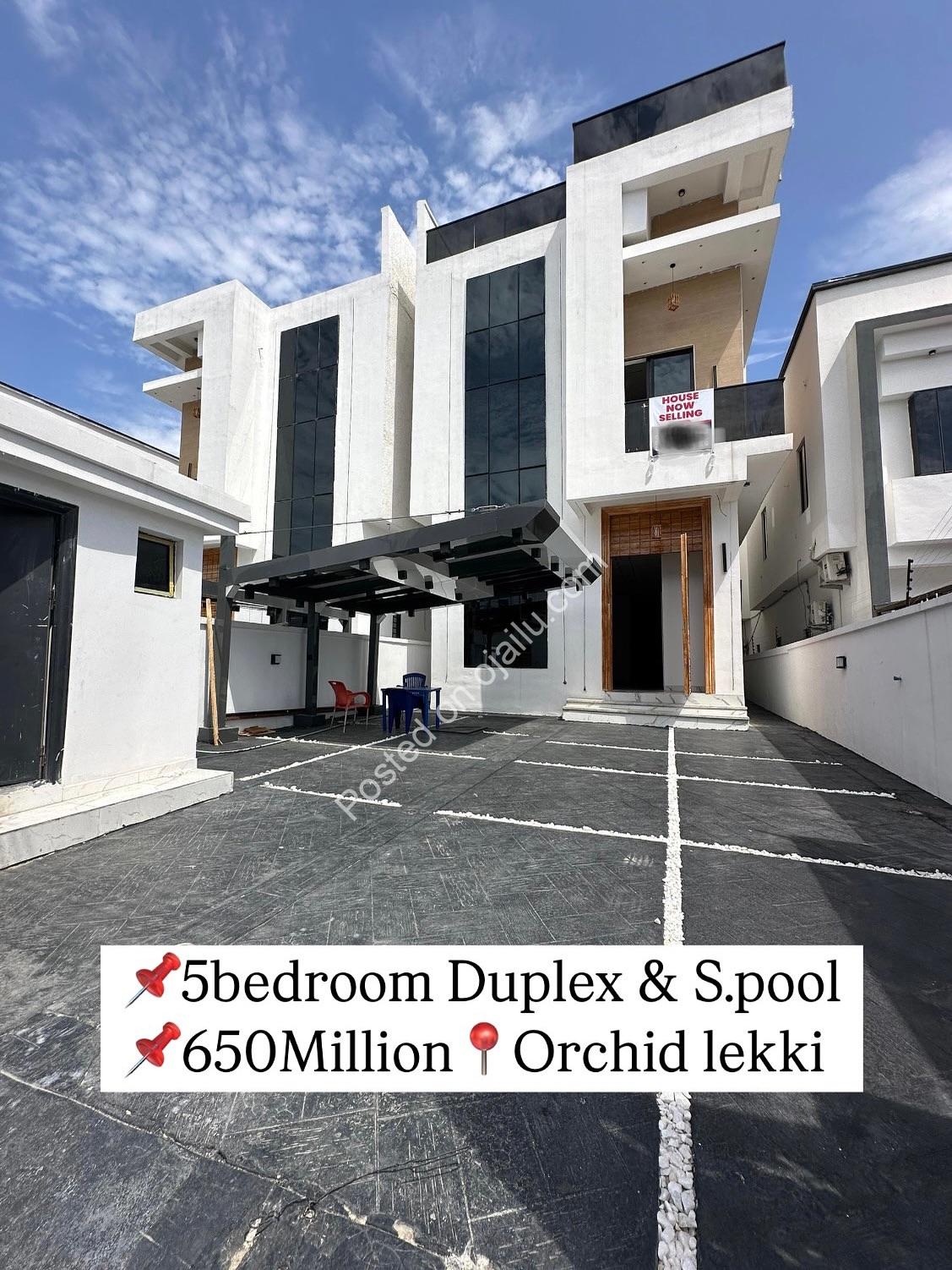 Modern Marvel: 5BR Duplex with Roof Terrace & Pool