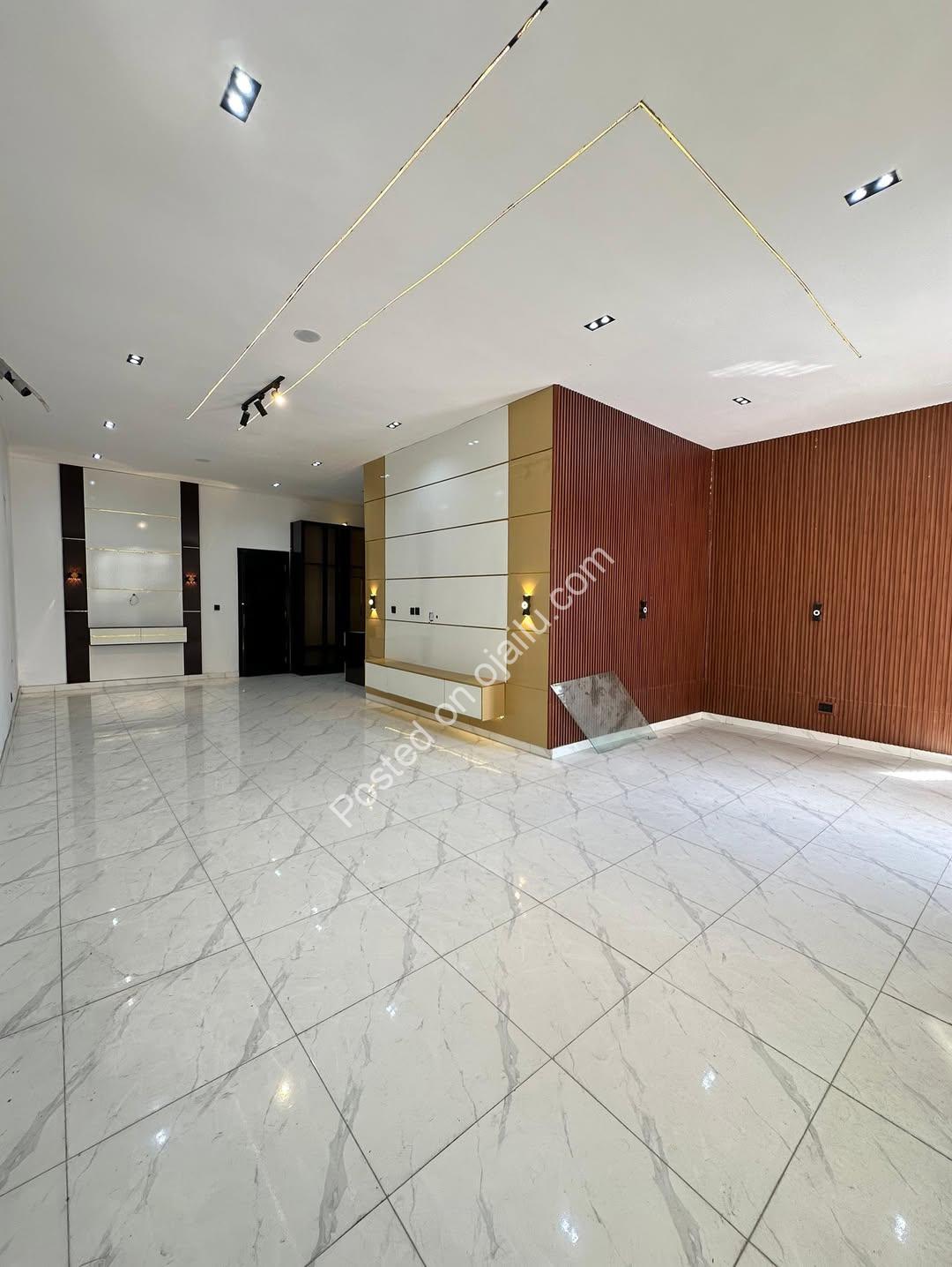 Modern Marvel: 5BR Duplex with Roof Terrace & Pool